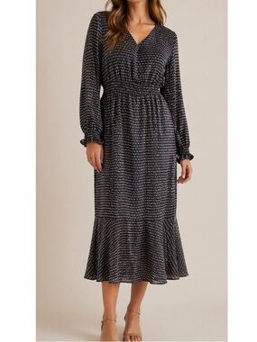 Classic Black Long Sleeve V‑Neck Midi Dress